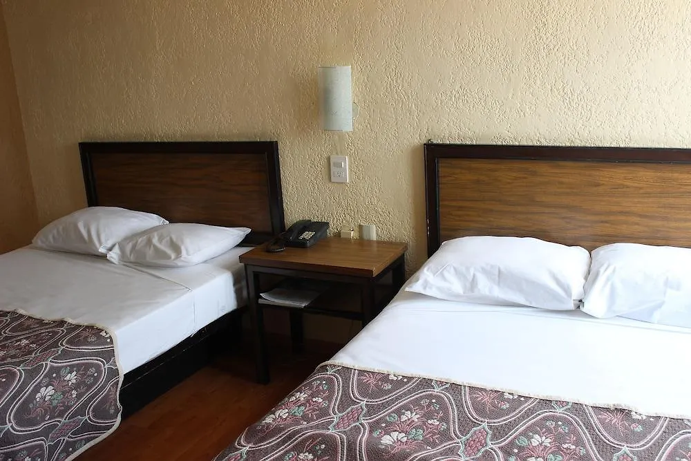 Hotel Del Parque Гвадалахара